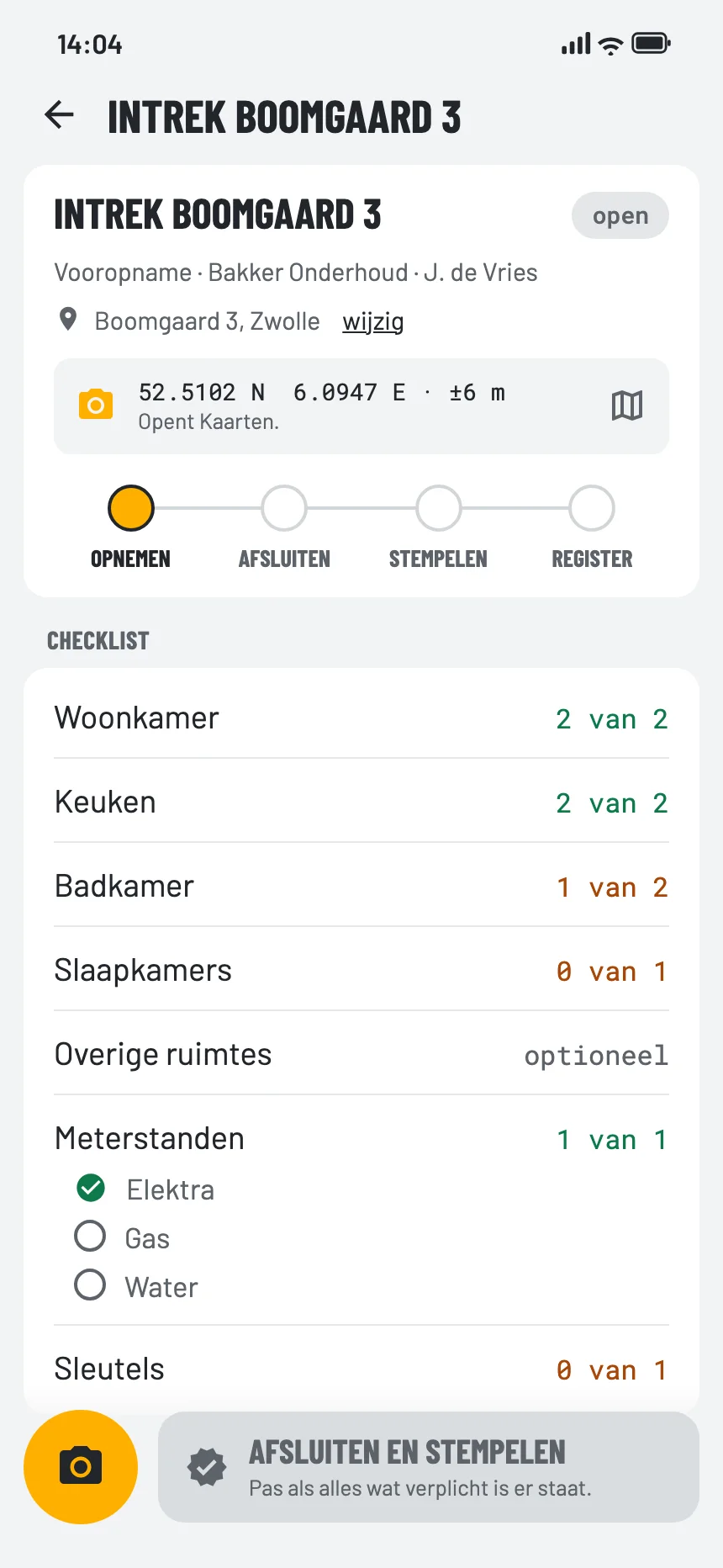 Een open dossier met zijn checklist: de buitenkant klaar, de gasmeterstand ontbreekt nog